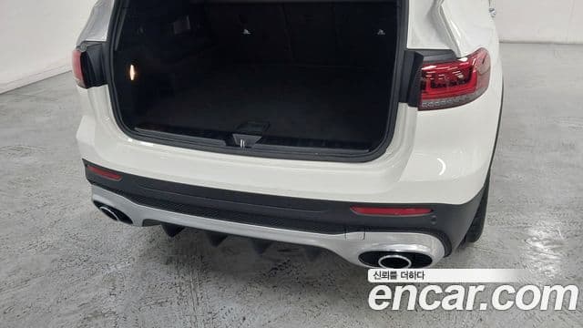 Mercedes-Benz GLB-Class 2022 — Фото 11/20