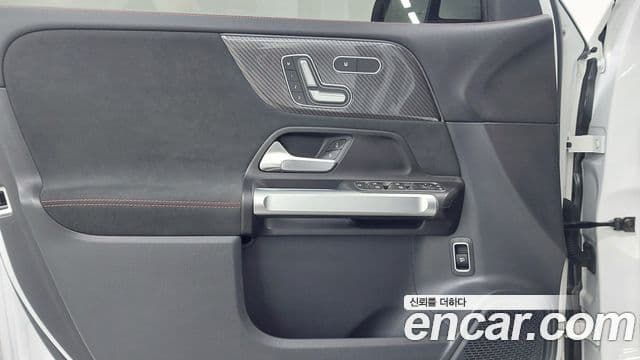 Mercedes-Benz GLB-Class 2022 — Фото 15/20