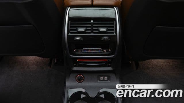 BMW X7 2021 — ფოტო 14/20
