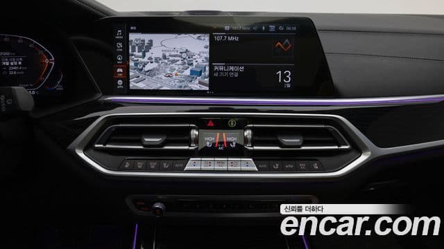 BMW X7 2021 — ფოტო 18/20