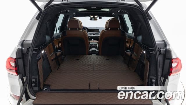 BMW X7 2021 — ფოტო 19/20