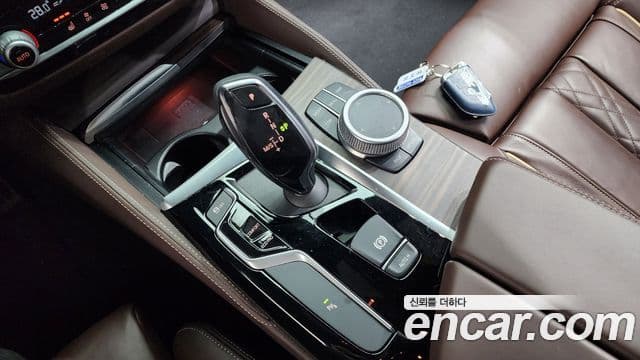 BMW 5 Series 2020 — Şəkil 9/20