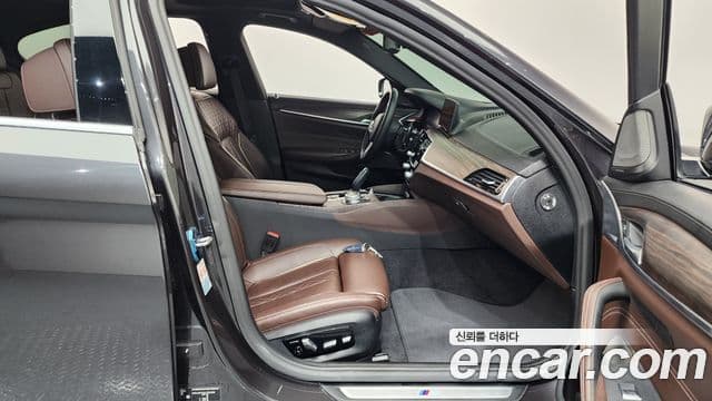 BMW 5 Series 2020 — Şəkil 11/20