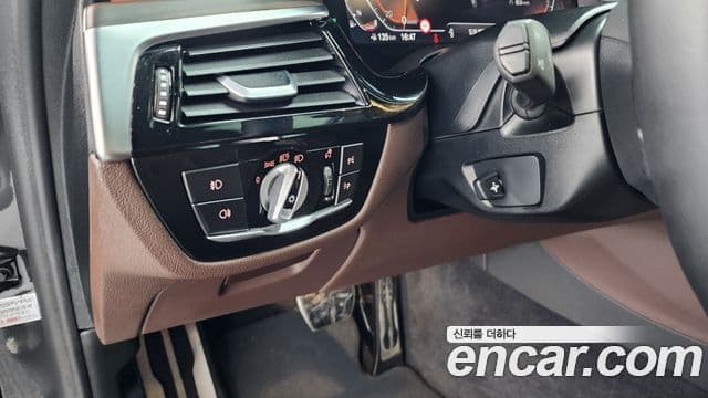 BMW 5 Series 2020 — Şəkil 14/20