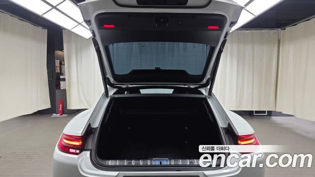 Porsche Panamera 2018 — Şəkil 20/20