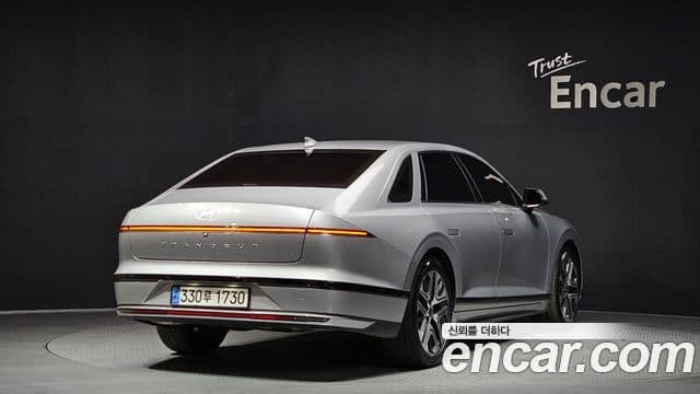 Hyundai Grandeur Hybrid 2023 — ფოტო 7/20