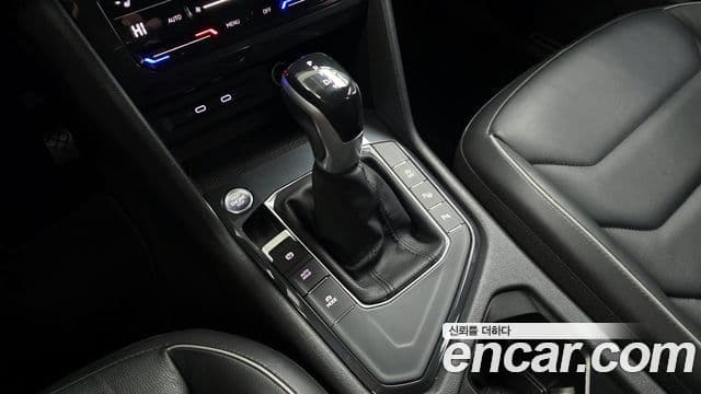 Volkswagen Tiguan 2022 — ფოტო 9/20