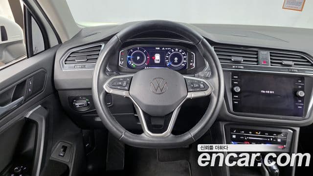Volkswagen Tiguan 2022 — ფოტო 13/20