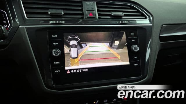 Volkswagen Tiguan 2022 — ფოტო 15/20