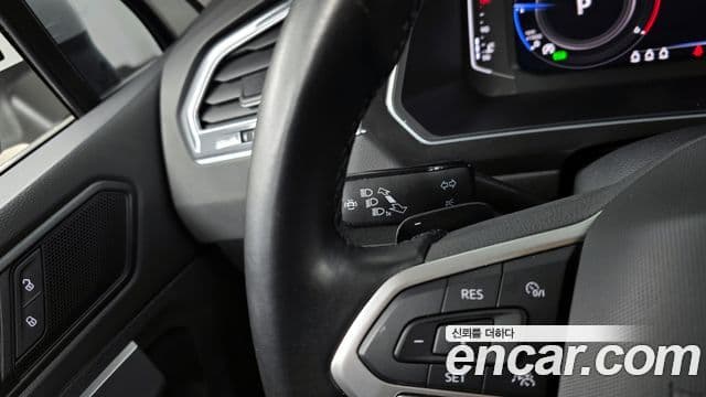 Volkswagen Tiguan 2022 — ფოტო 19/20