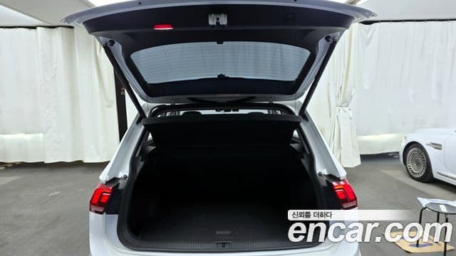 Volkswagen Tiguan 2022 — ფოტო 20/20
