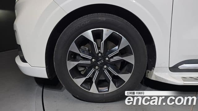 Kia Carnival 2021 — фото 5 из 20