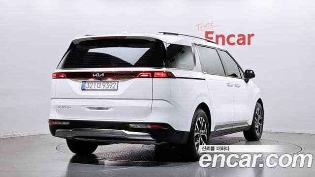Kia Carnival 2021 — ფოტო 2/20