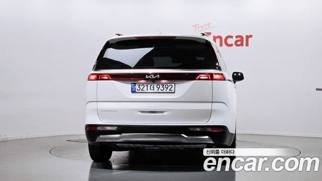 Kia Carnival 2021 — ფოტო 4/20