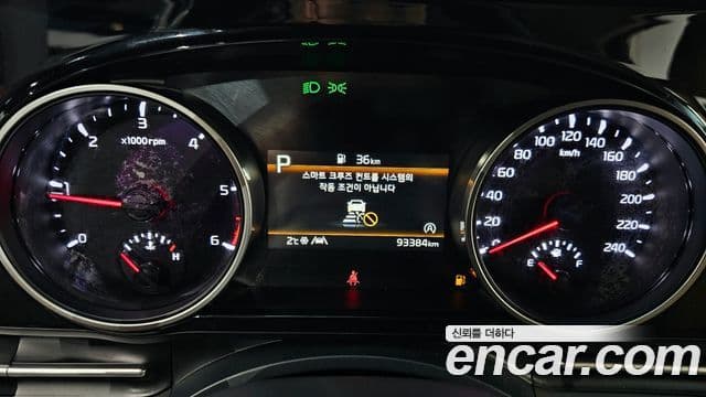 Kia Carnival 2021 — ფოტო 8/20