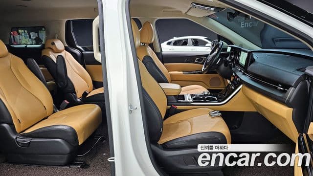 Kia Carnival 2021 — ფოტო 10/20