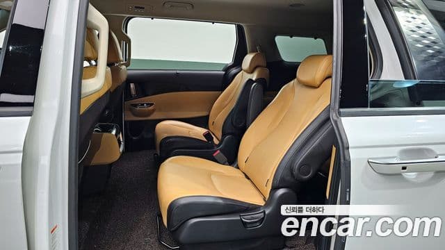 Kia Carnival 2021 — ფოტო 13/20