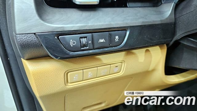 Kia Carnival 2021 — ფოტო 14/20