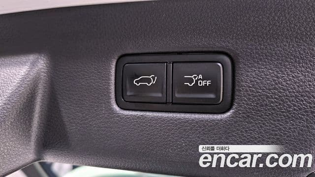 Kia Carnival 2021 — ფოტო 17/20