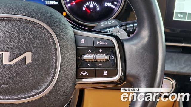 Kia Carnival 2021 — ფოტო 18/20