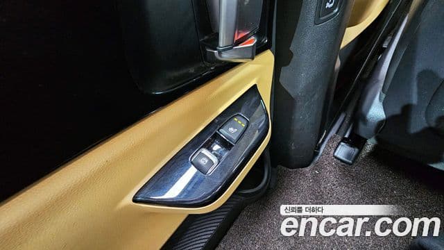 Kia Carnival 2021 — ფოტო 19/20