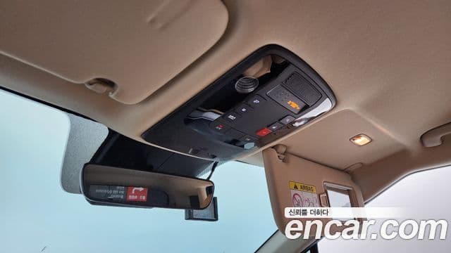Kia Carnival 2023 — Фото 17/20