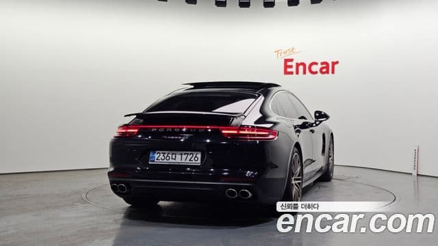 Porsche Panamera 2018 — Photo 1/20