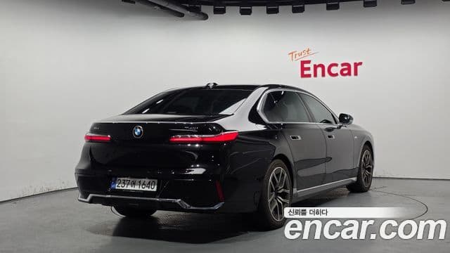 BMW 7 Series 2024 — ფოტო 2/20
