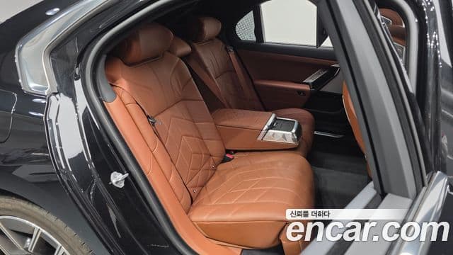 BMW 7 Series 2024 — ფოტო 12/20