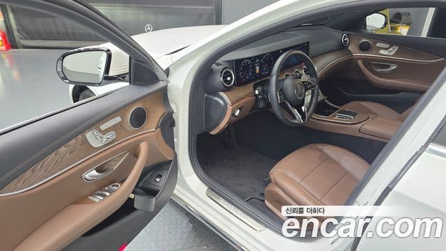 Mercedes-Benz E-Class 2023 — Şəkil 10/20