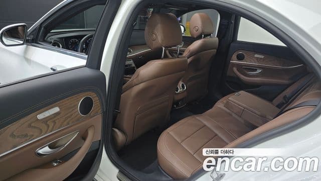 Mercedes-Benz E-Class 2023 — Şəkil 11/20