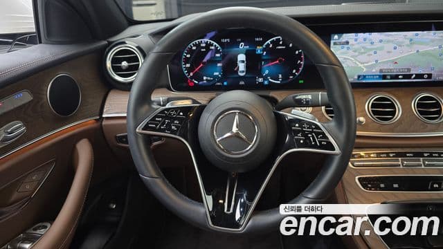 Mercedes-Benz E-Class 2023 — Şəkil 13/20