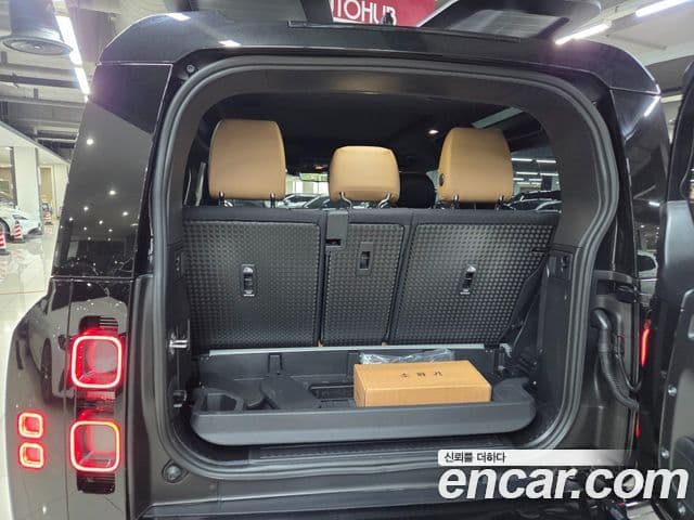 Land Rover Defender 2025 — ფოტო 6/20