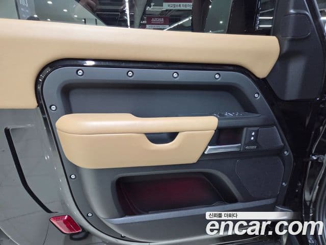 Land Rover Defender 2025 — ფოტო 16/20