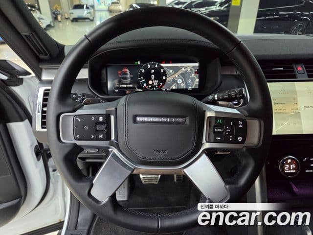 Land Rover Discovery 5 2025 — Photo 19/20