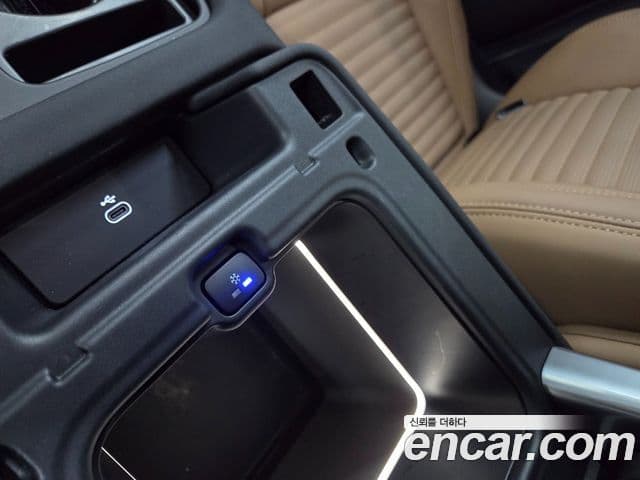 Land Rover Discovery 5 2025 — Photo 16/20