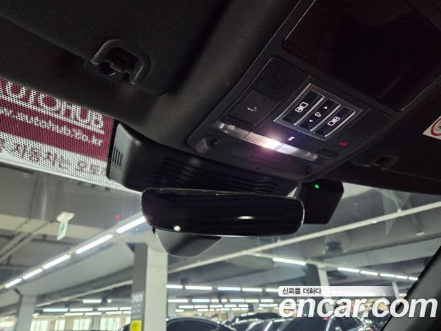Land Rover Discovery 5 2025 — Photo 17/20