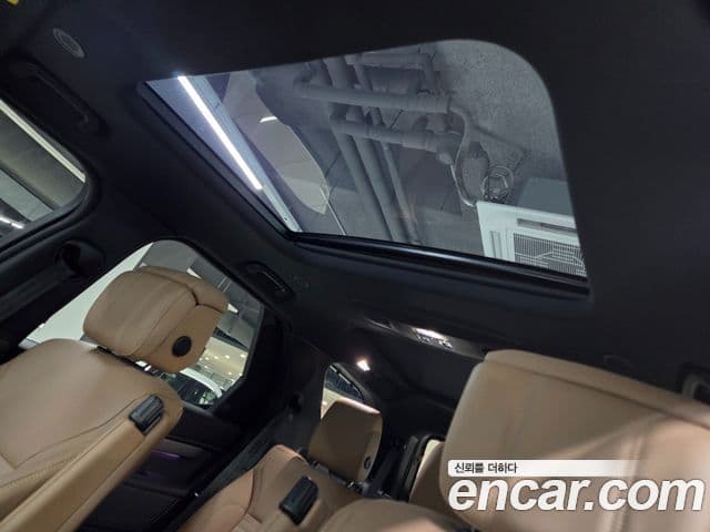 Land Rover Discovery 5 2025 — Photo 15/20