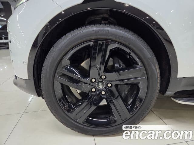 Land Rover Discovery 5 2025 — Photo 2/20
