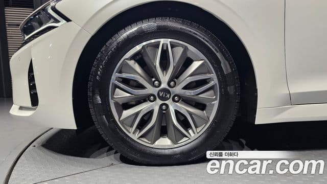 Kia K5 2020 — ფოტო 5/20