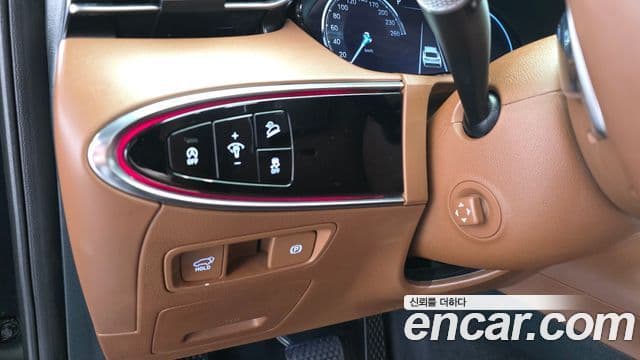 Genesis GV70 2022 — ფოტო 14/20