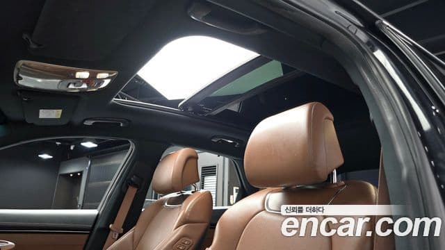 Genesis GV70 2022 — ფოტო 17/20