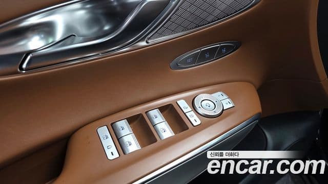 Genesis GV70 2022 — ფოტო 19/20