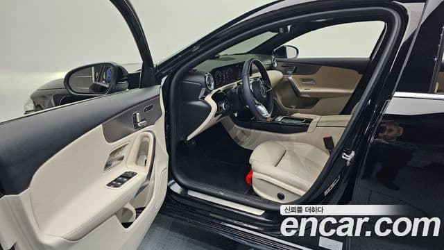 Mercedes-Benz A-Class 2025 — ფოტო 10/20