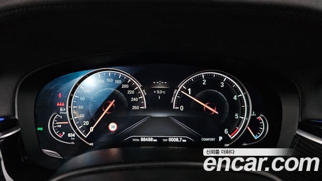 BMW 5 Series 2018 — Şəkil 8/20