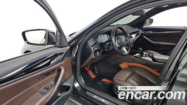 BMW 5 Series 2018 — Şəkil 10/20