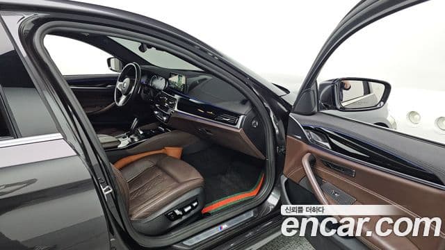BMW 5 Series 2018 — Şəkil 11/20