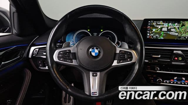 BMW 5 Series 2018 — Şəkil 14/20