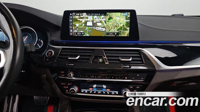 BMW 5 Series 2018 — Şəkil 15/20