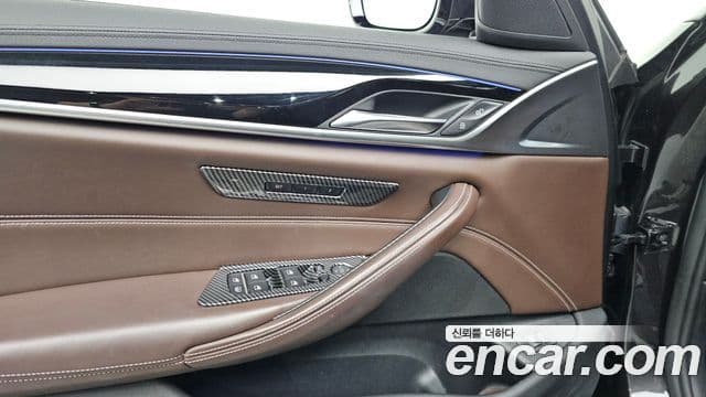 BMW 5 Series 2018 — Şəkil 18/20
